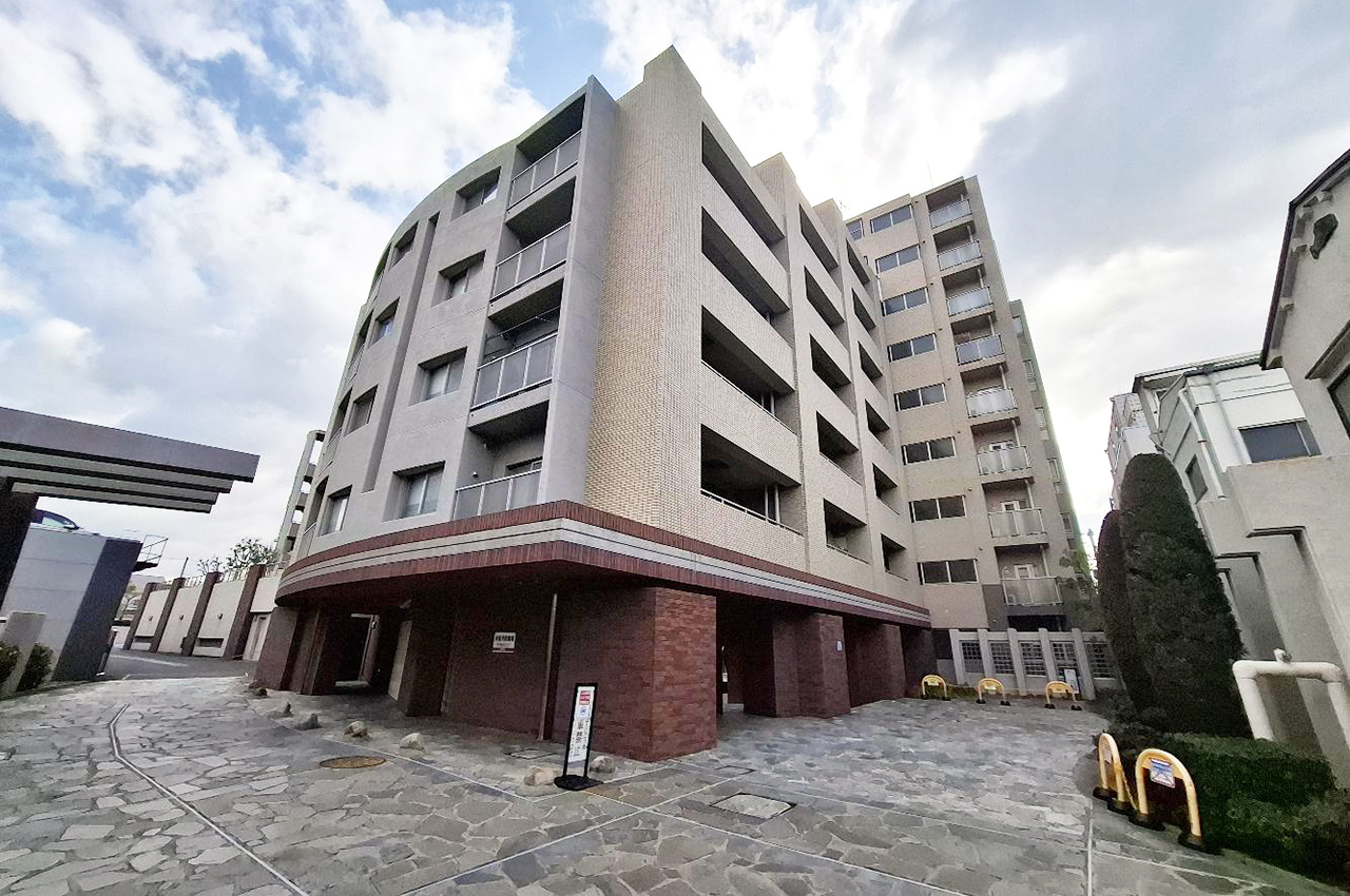 4LDK間取りで専用庭・テラス付きの角住戸！ / パークスクエア高石