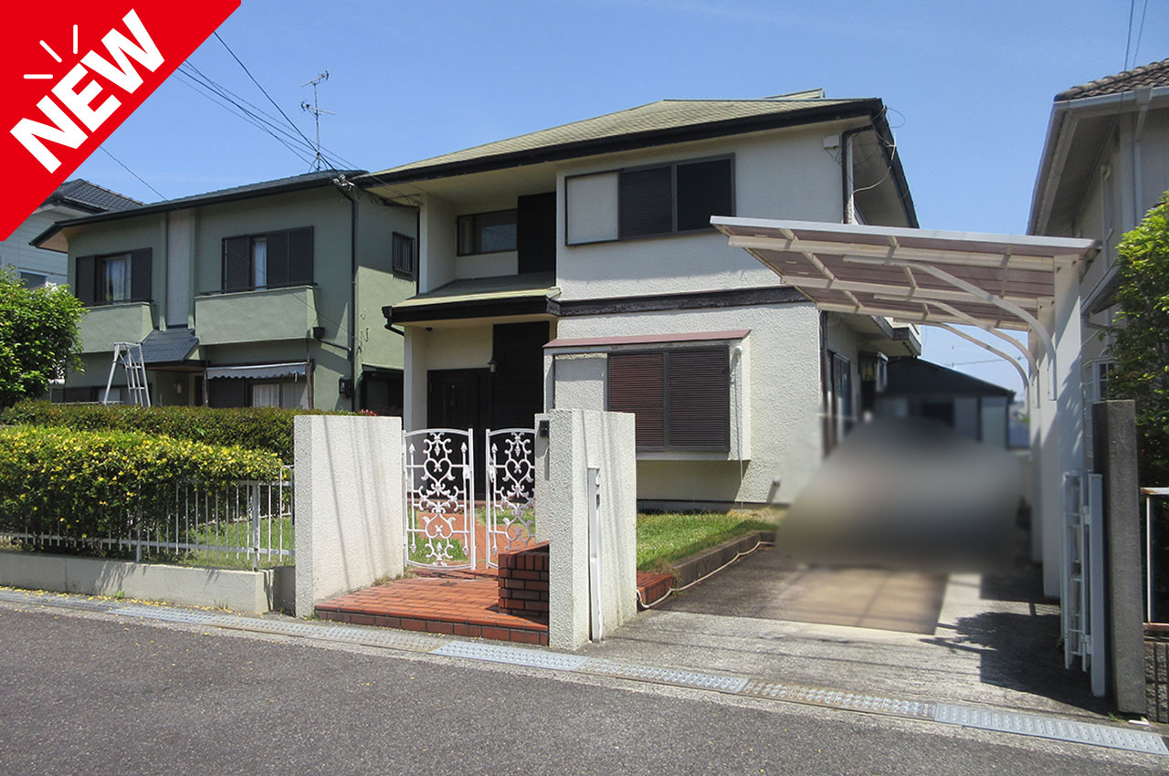 富田林市藤沢台７丁目★土地面積61.72坪の庭付き一戸建てです。駐車スぺ―ス２台分です。