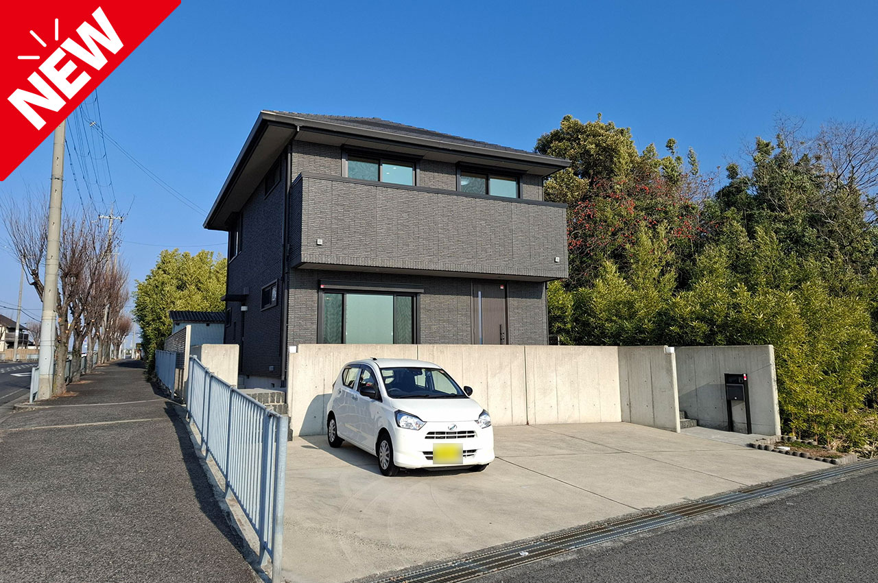岸和田市門前町1丁目★土地60坪超のオール電化住宅！スタイリッシュな黒い外観が特徴です！