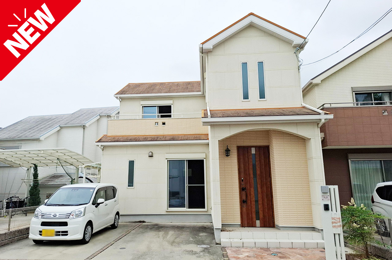 大阪狭山市大野東★約21.5帖の広々LDKが魅力の4LDK一戸建て！リビング収納やWICなど収納充実！普通車2台分駐車OK！