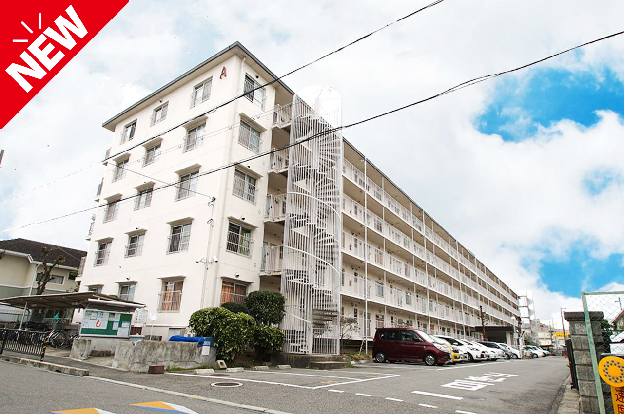 和泉府中ハウスA棟★2階部分・南東向きバルコニーにつき日当り良好！洋室1部屋と続間の和室2部屋を備えた3LDK！スーパーまで徒歩6分でお買物に便利な立地！