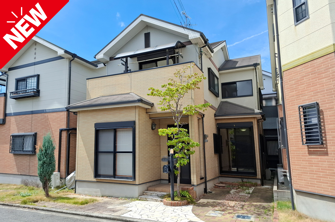岸和田市西大路町★WICやロフト、各居室収納を備えた4LDK！車種により普通車1台・軽自動車1台駐車可能！スーパーまで徒歩10分でお買物に便利！