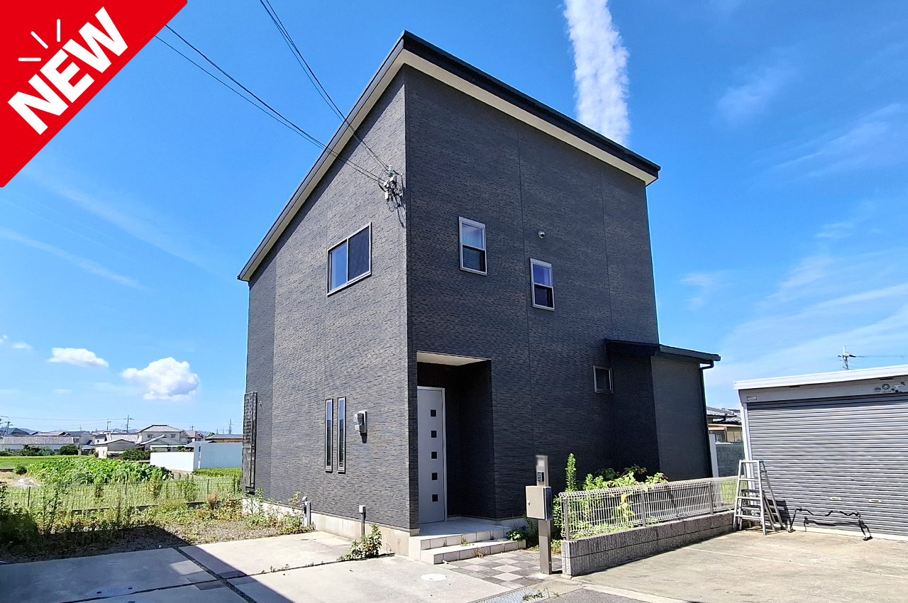 泉佐野市長滝★土地面積約45坪のゆとりある敷地！車種により普通車4台駐車可能！LDK約16帖・全居室洋室の4LDK！