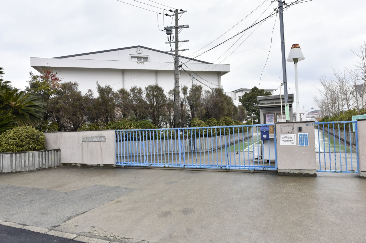 市立 中央小学校 泉佐野葵町Ⅰより徒歩5分~6分、泉佐野葵町Ⅱより徒歩4分~6分