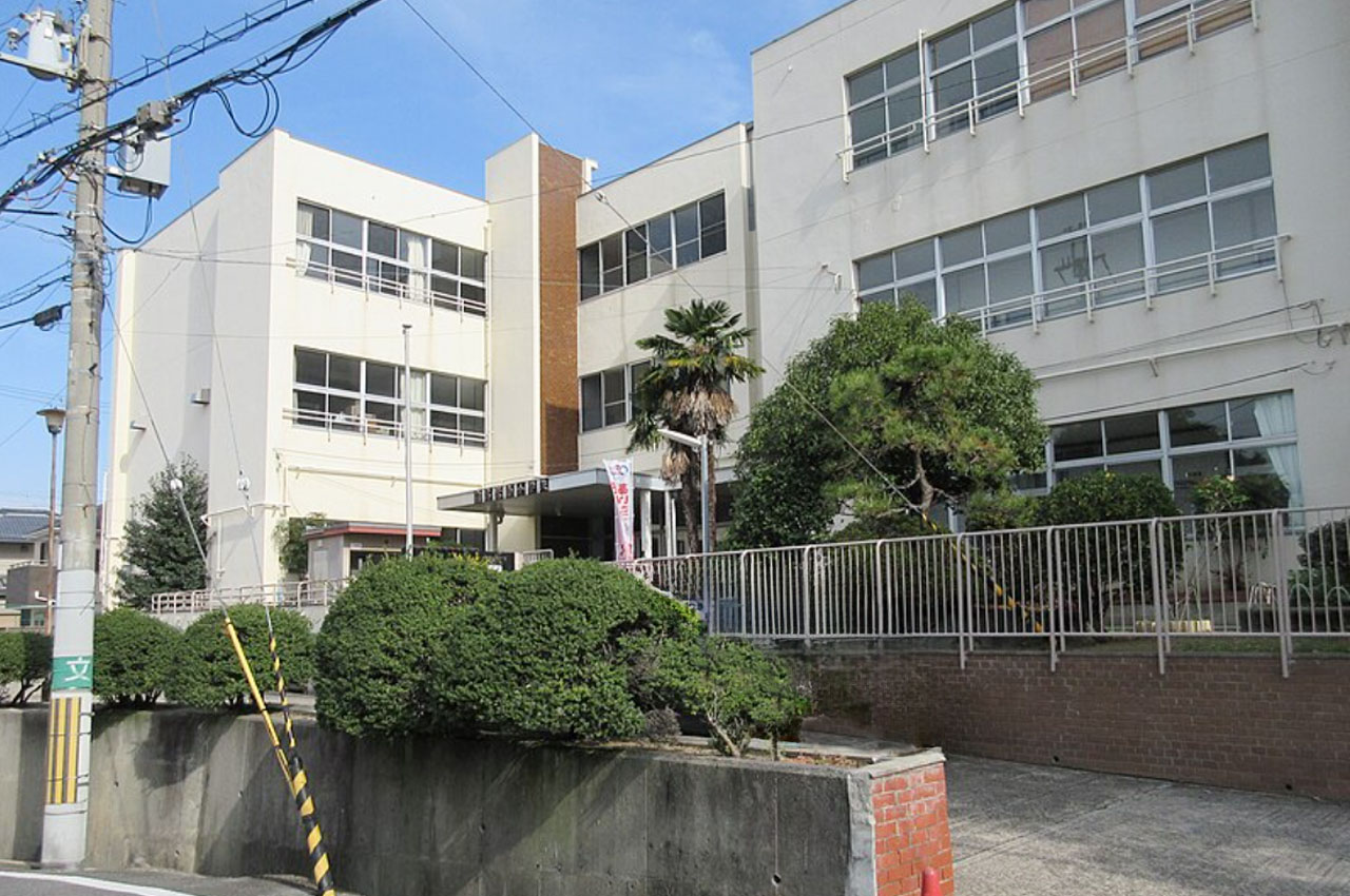 高鷲南小学校