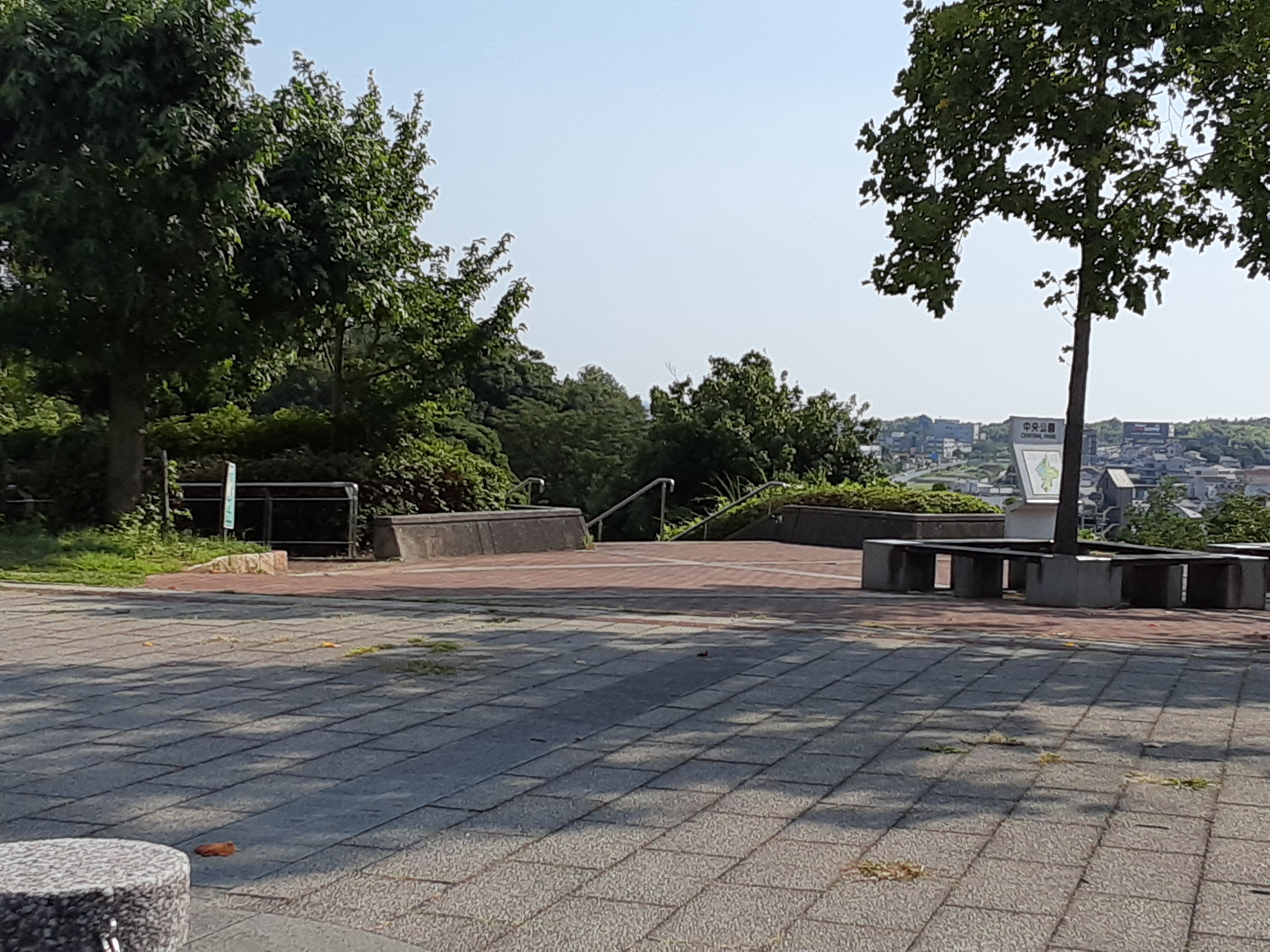 中央公園 徒歩14分(約1,070m~1,110m)