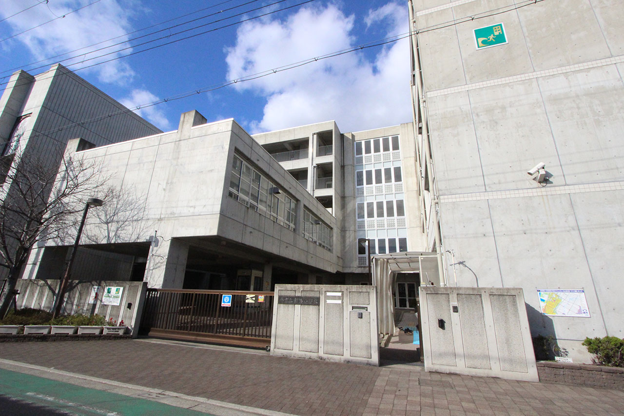 新湊小学校