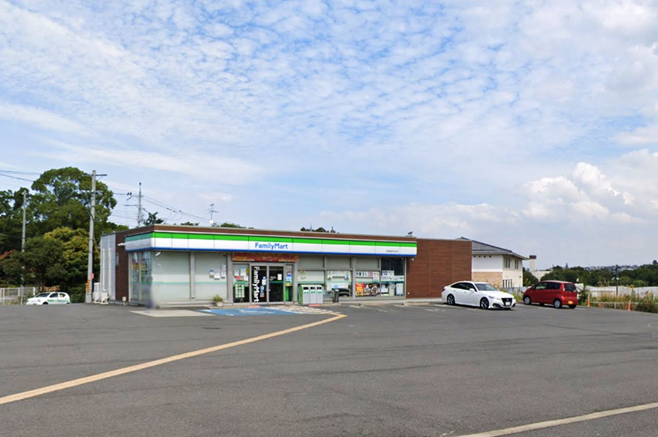 ファミリーマート泉南信達大苗代店
