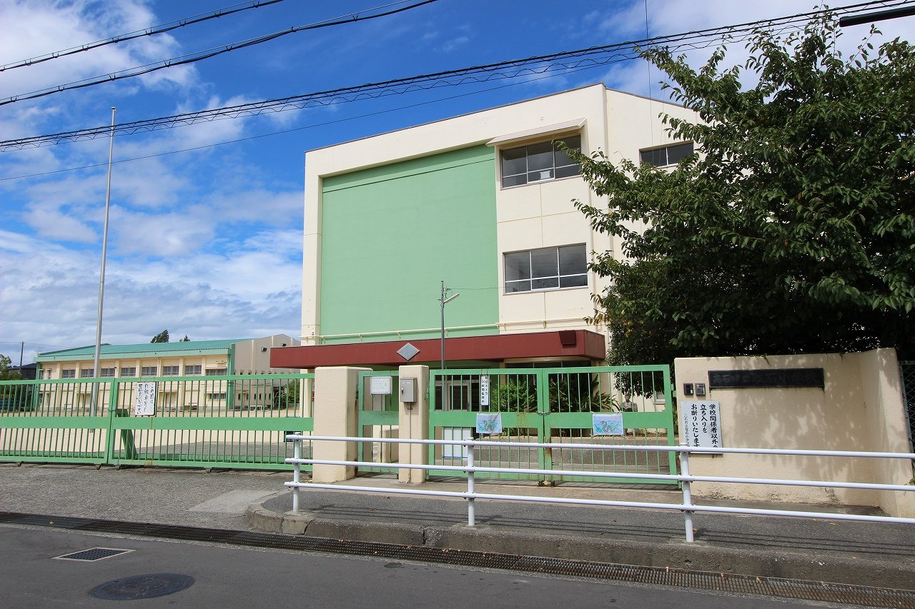 取石小学校