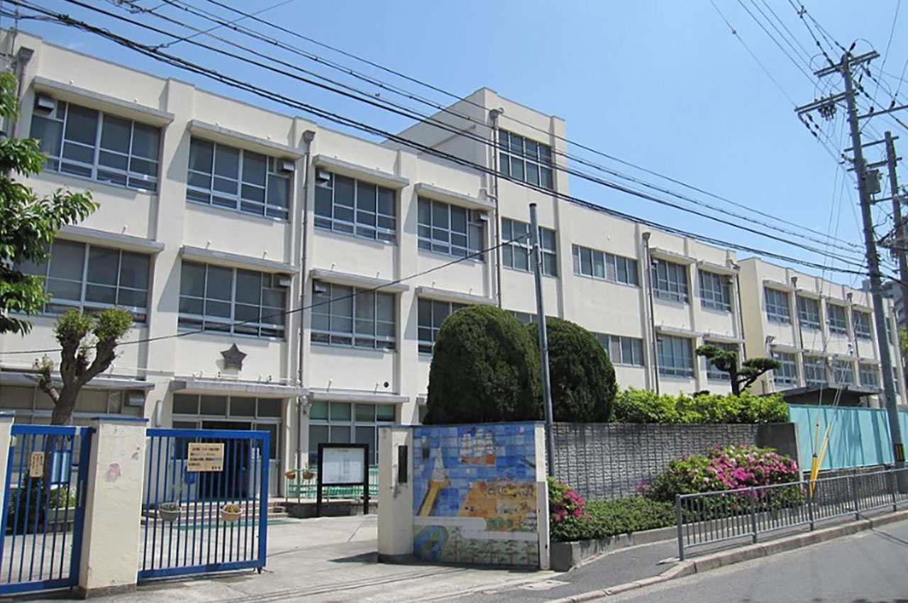 市小学校