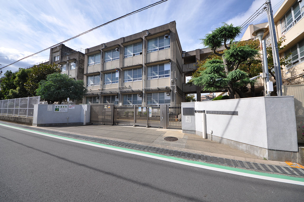 登美丘東小学校