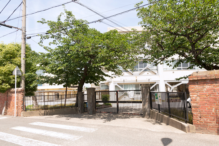 市立春木中学校　徒歩12分