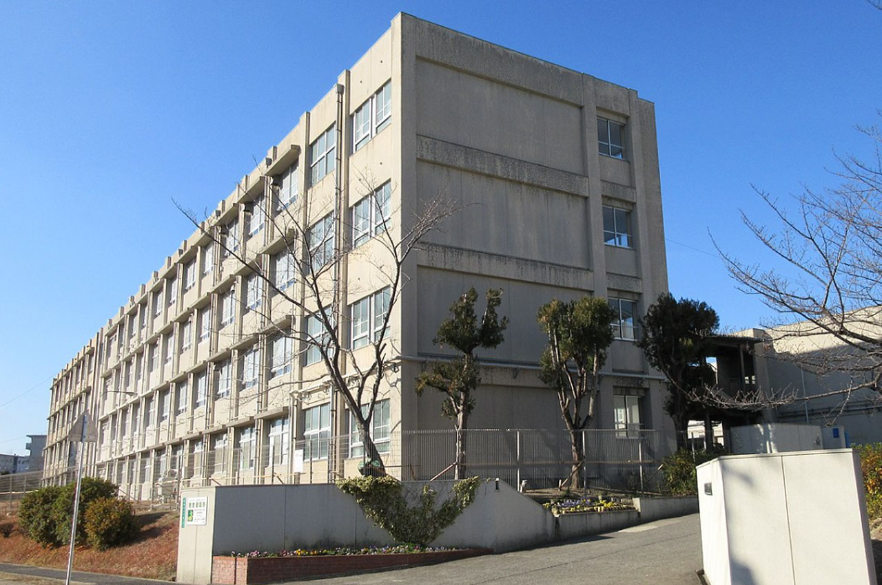 晴美台中学校