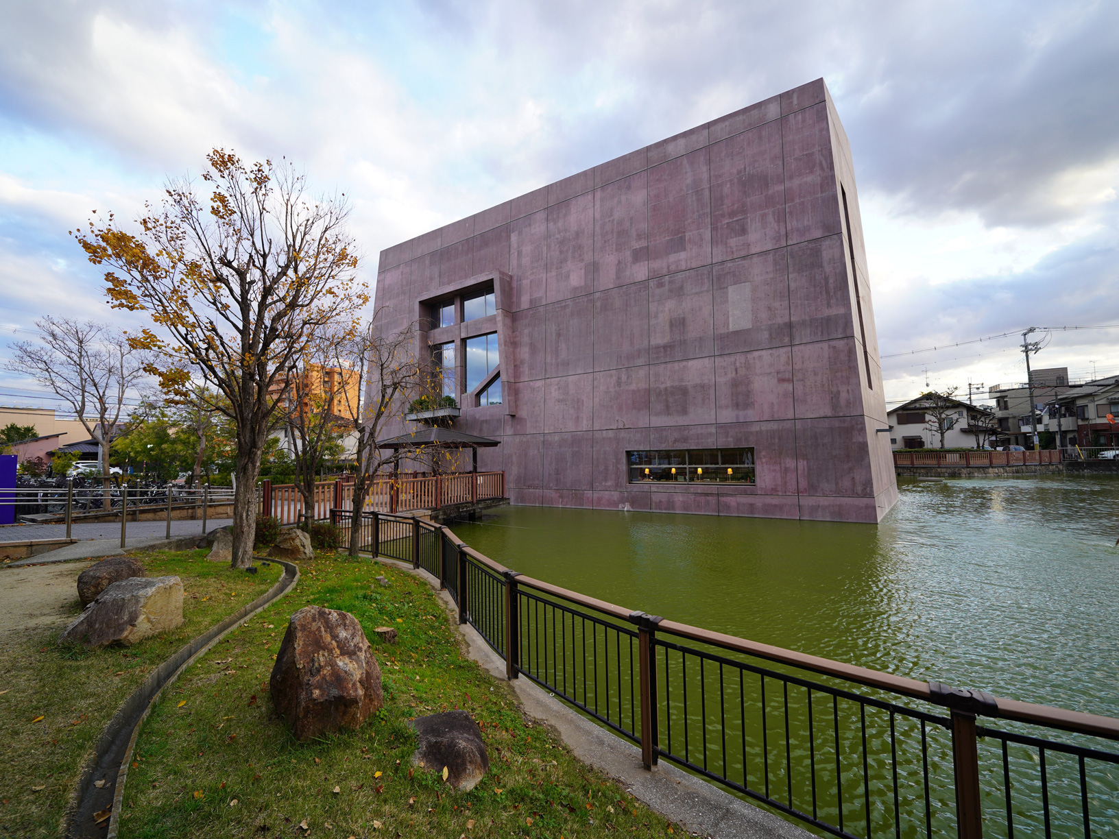 松原市民図書館(読書の森) 徒歩9分~11分