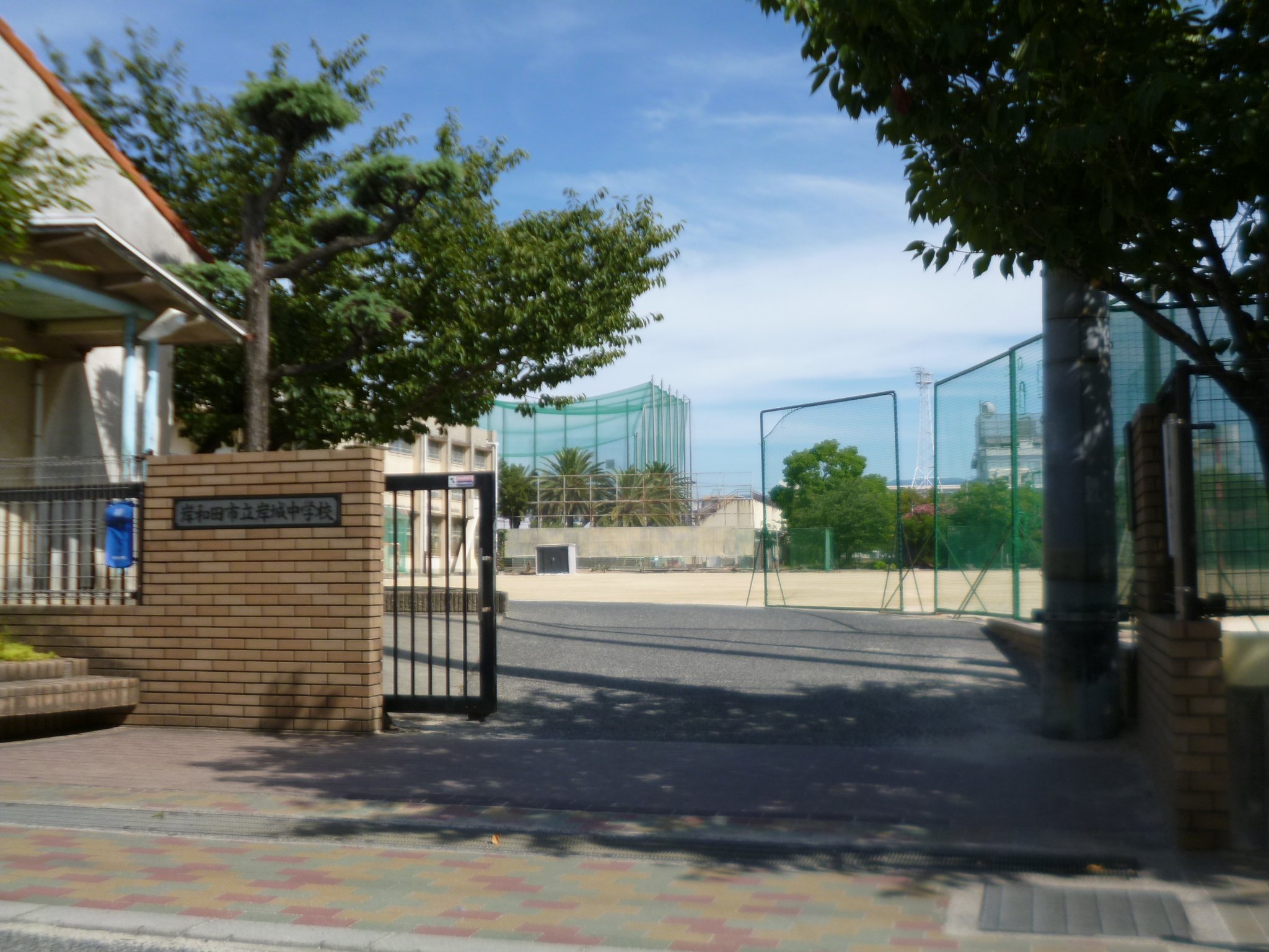 市立 岸城中学校 徒歩6分(約460m~480m)