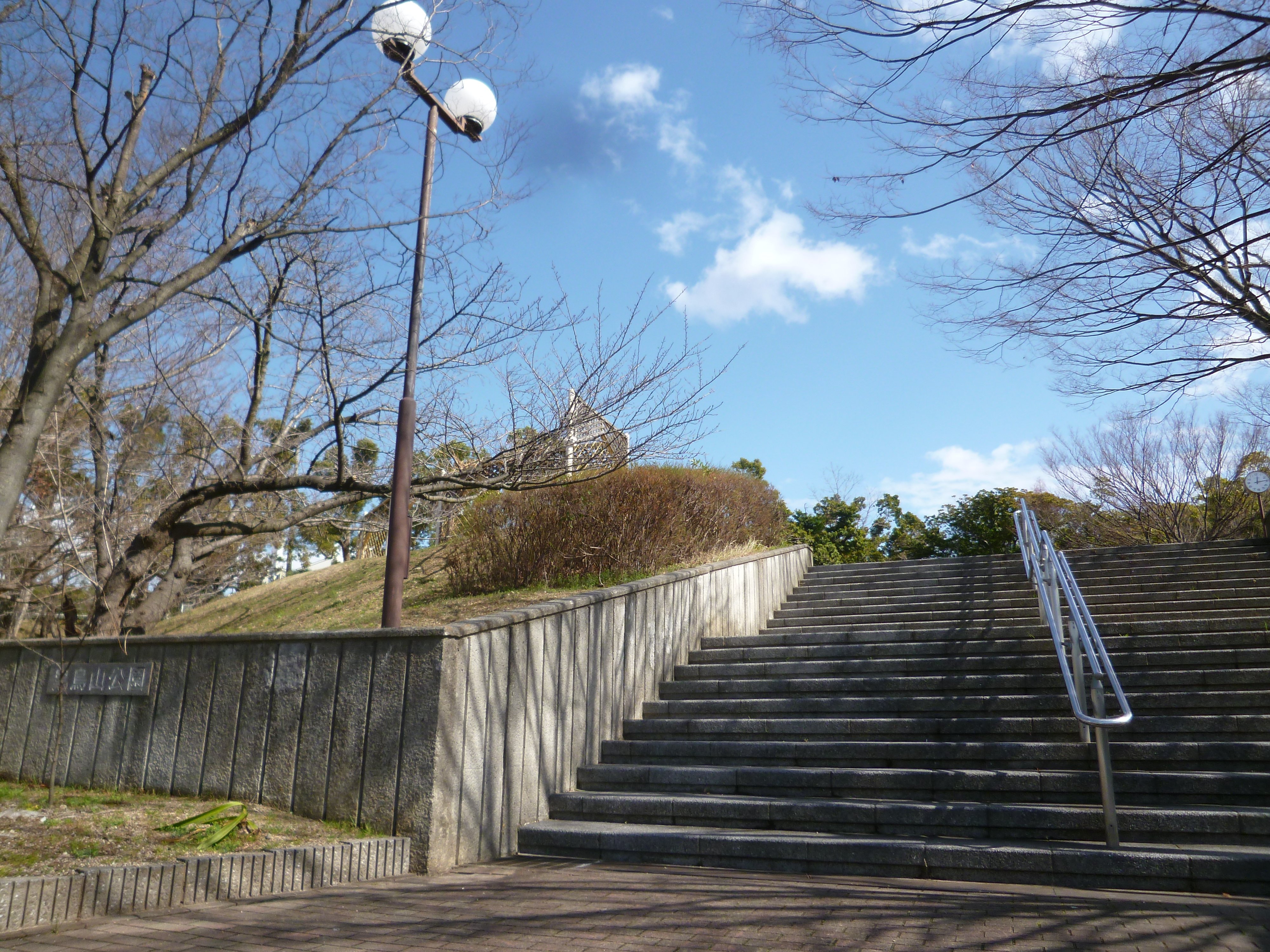 黒鳥山公園 自転車4分~5分(約1,050m~約1,240m)