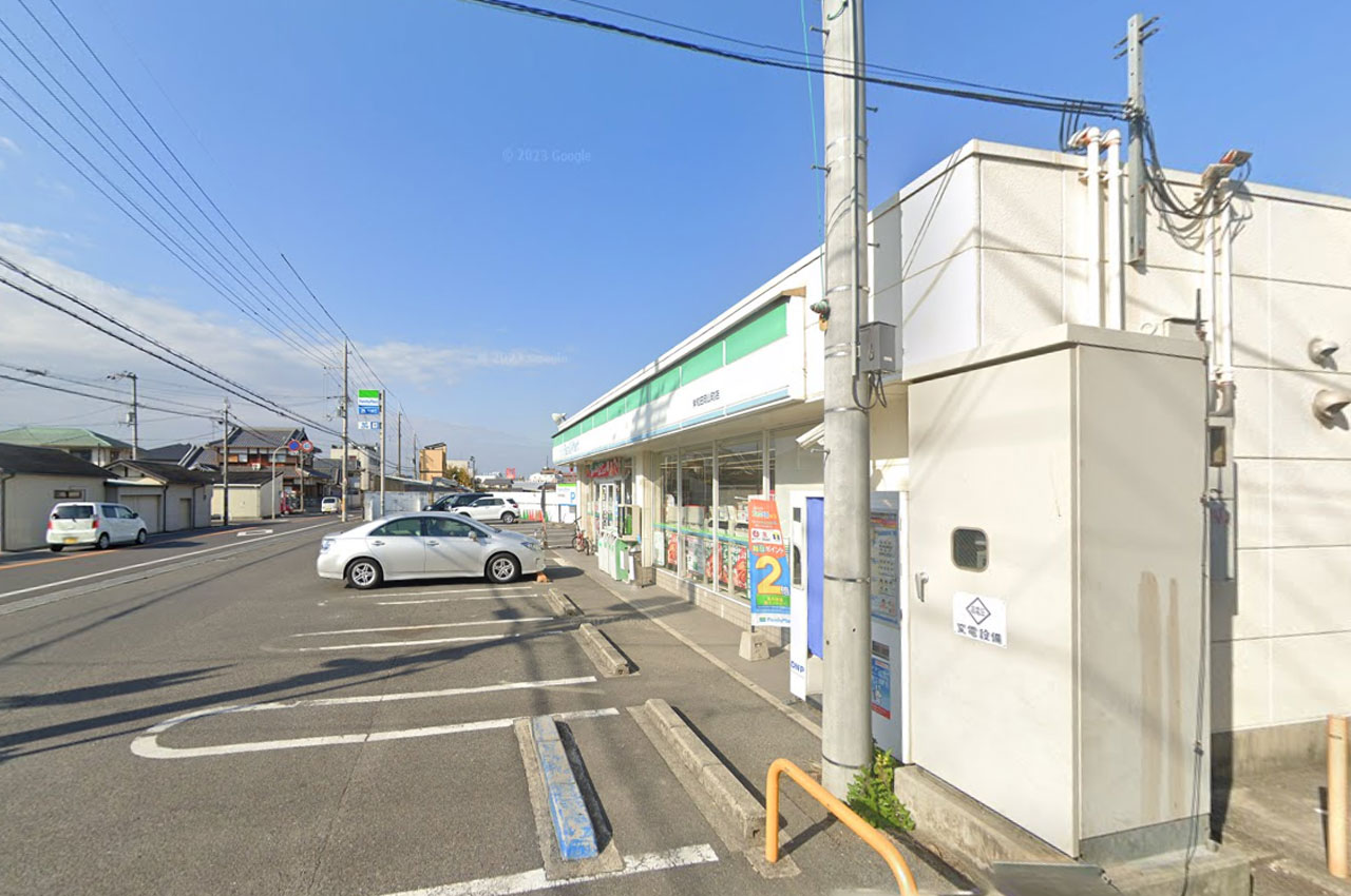 ファミリーマート岸和田岡山町店