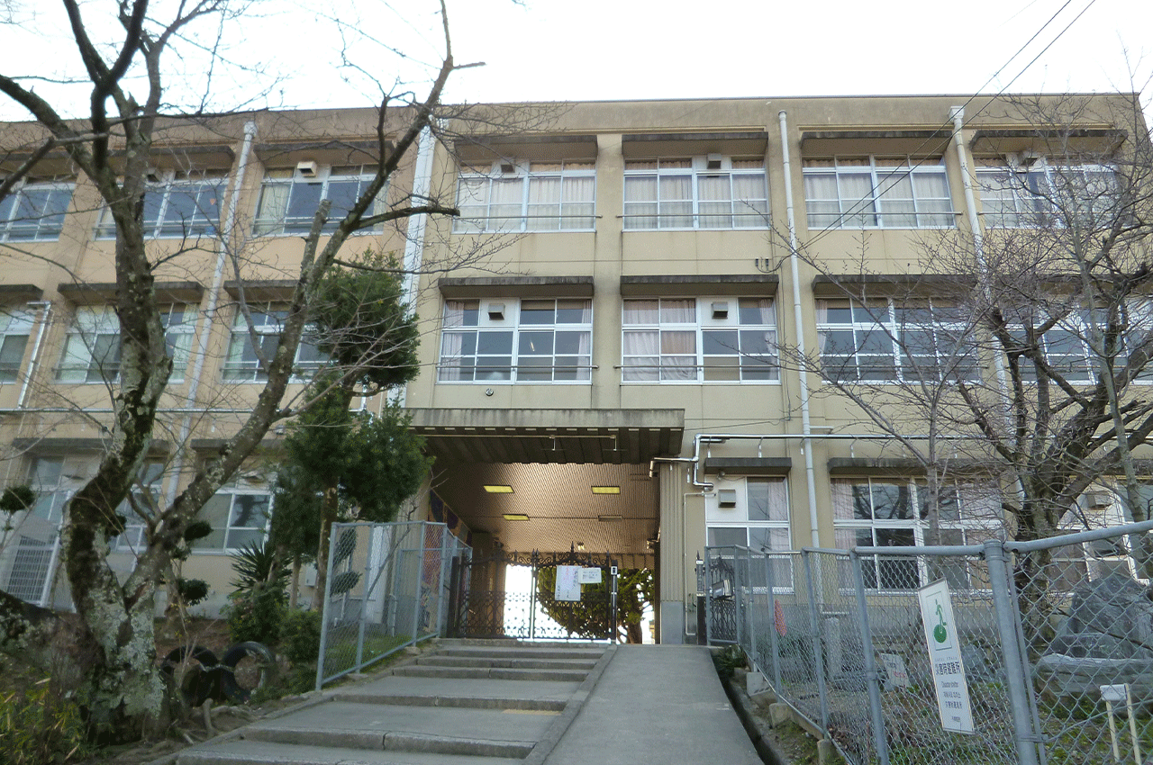市立光明小学校： 徒歩15分