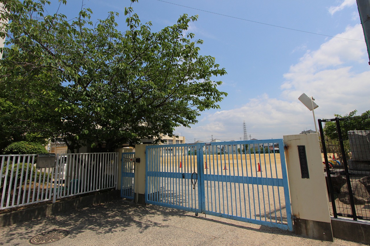 市立 常盤小学校　徒歩10分～11分（約780ｍ～830ｍ）