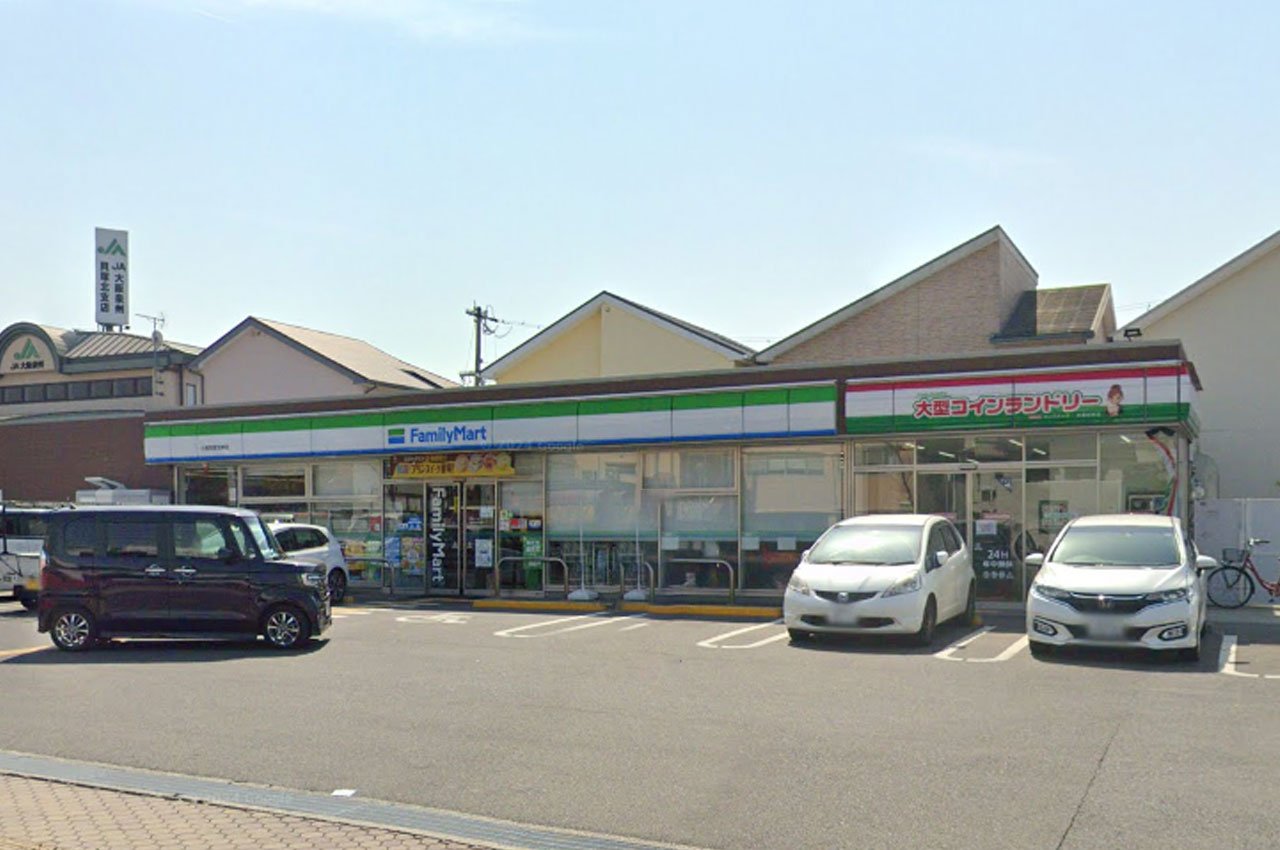 ファミリーマート小浦貝塚加神店