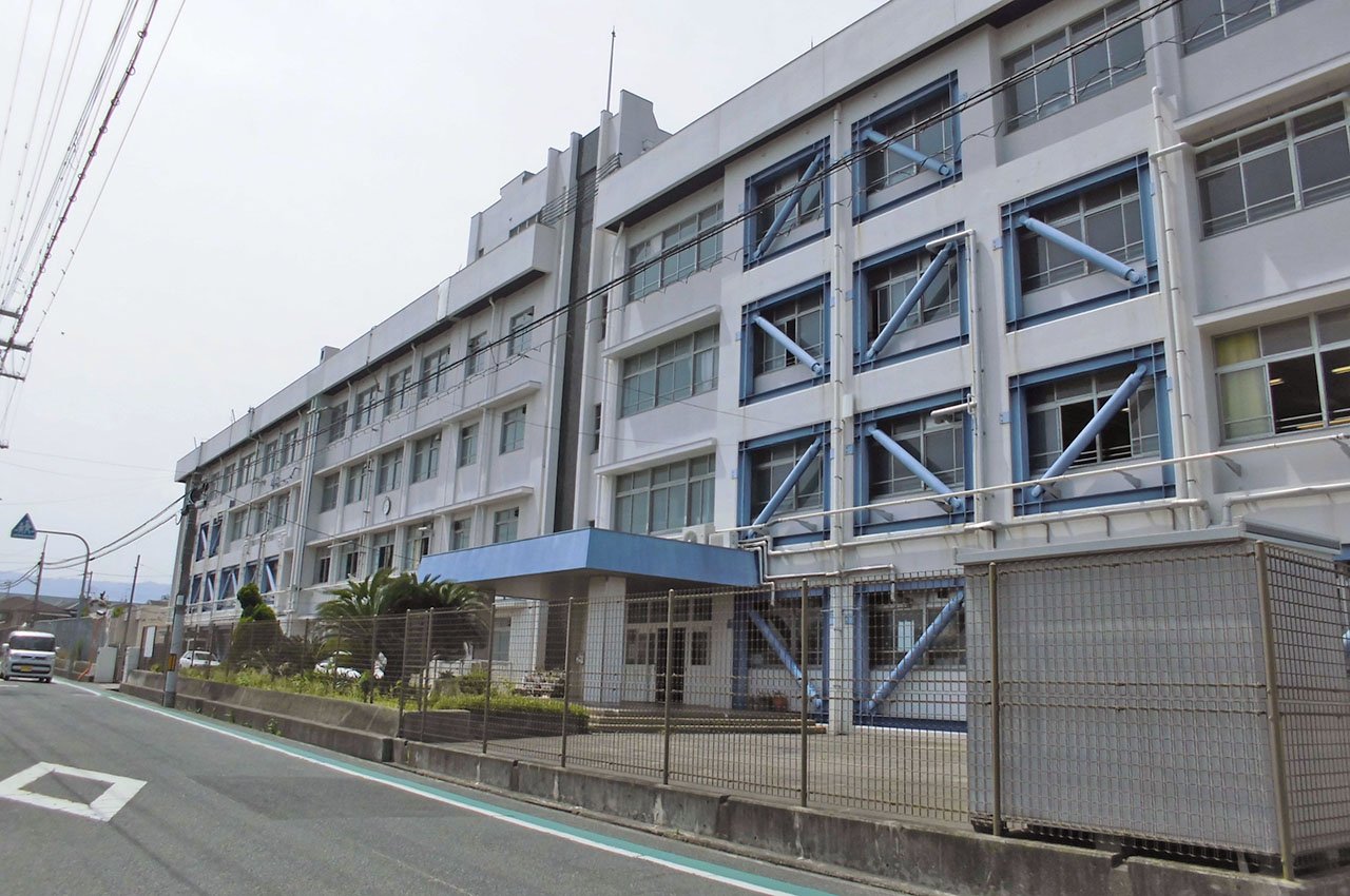 第三中学校