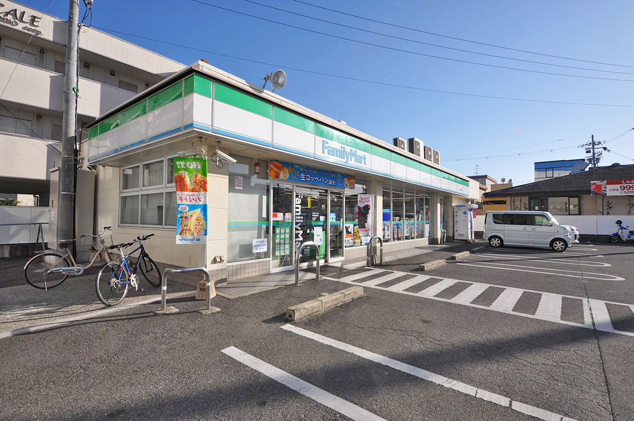 ファミリーマート岸和田南町店
