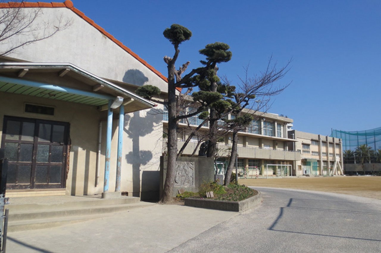 岸城中学校