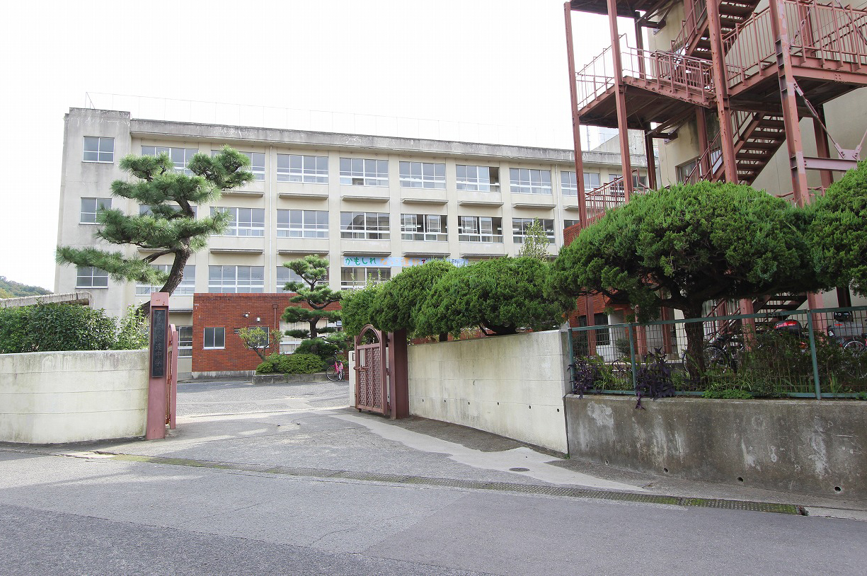 信達中学校