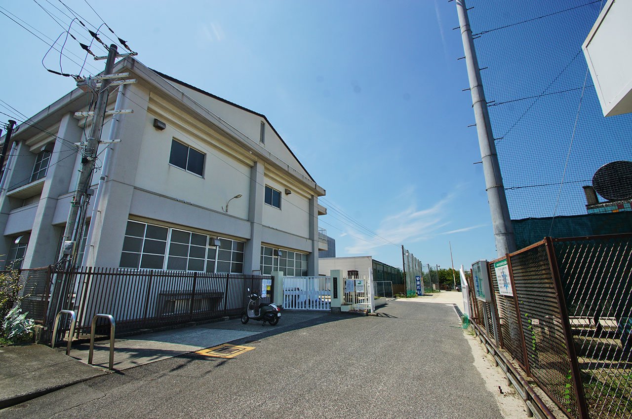 山直中学校