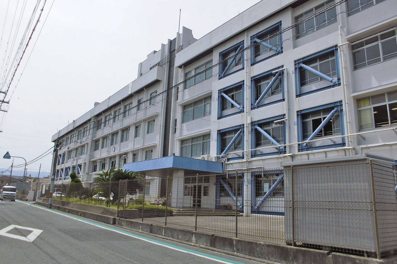 第三中学校