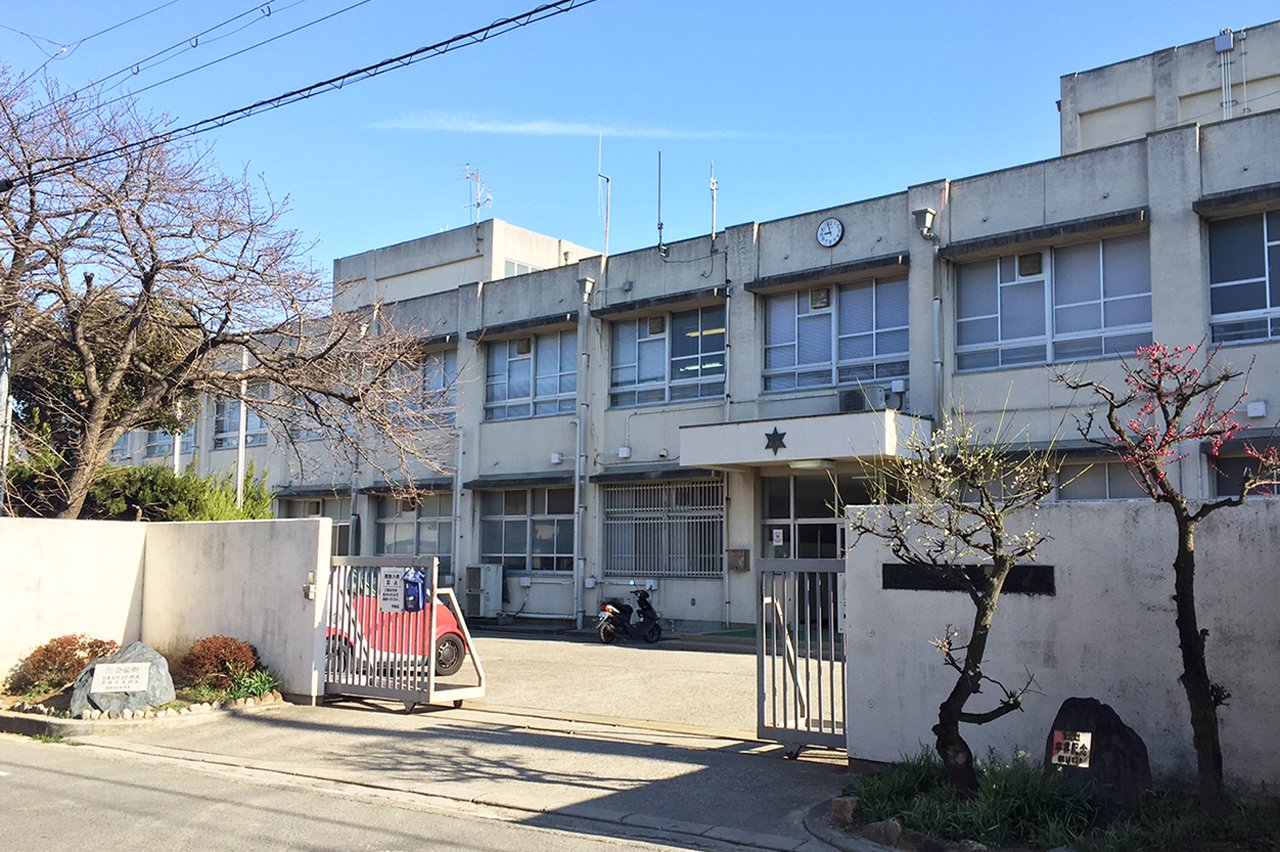 登美丘中学校