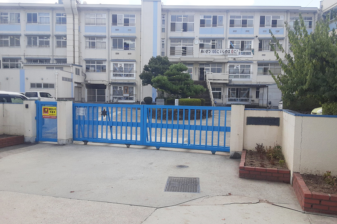 金剛中学校