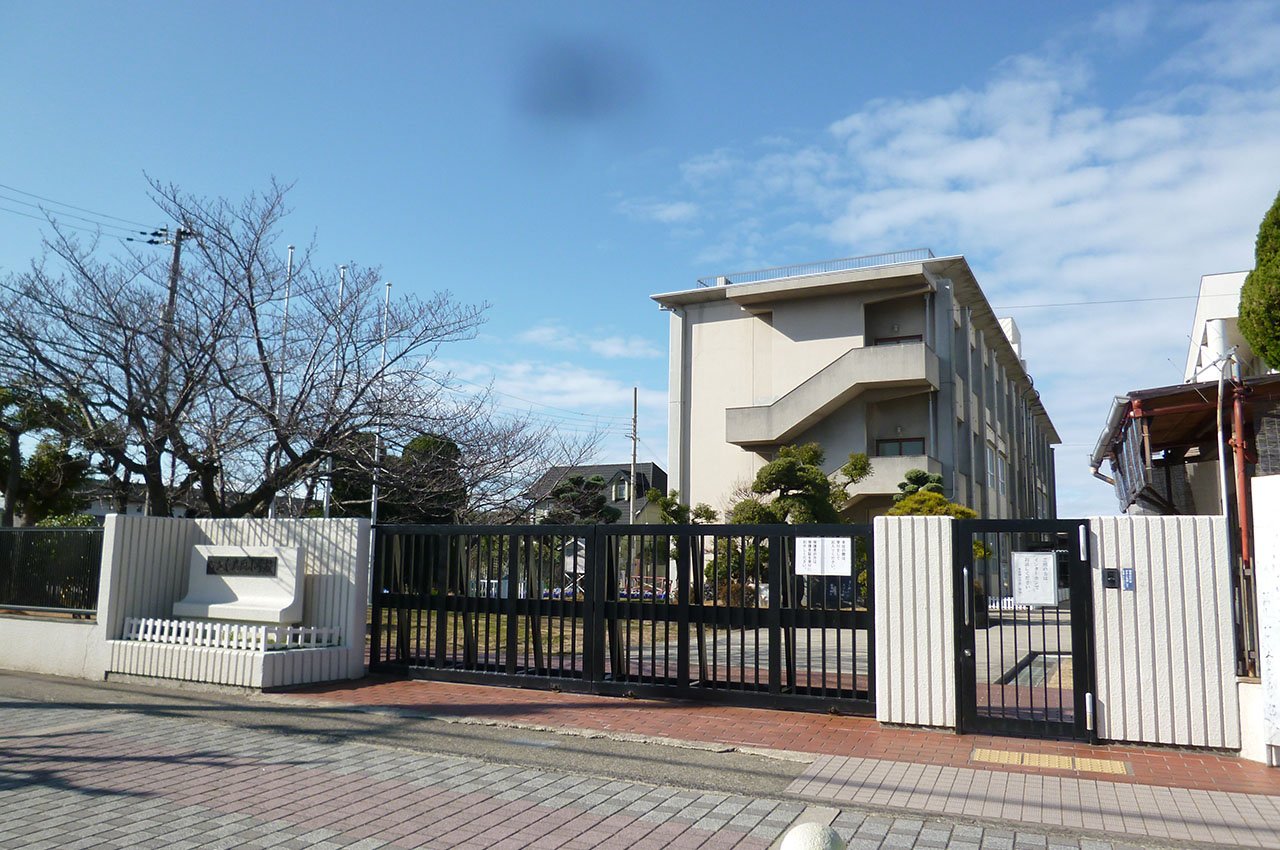 東忠岡小学校