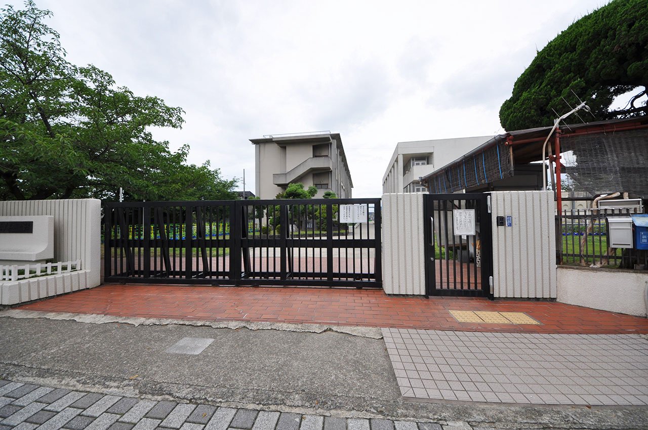東忠岡小学校