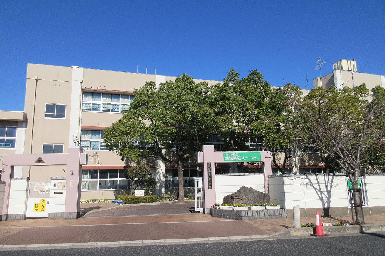 東小学校