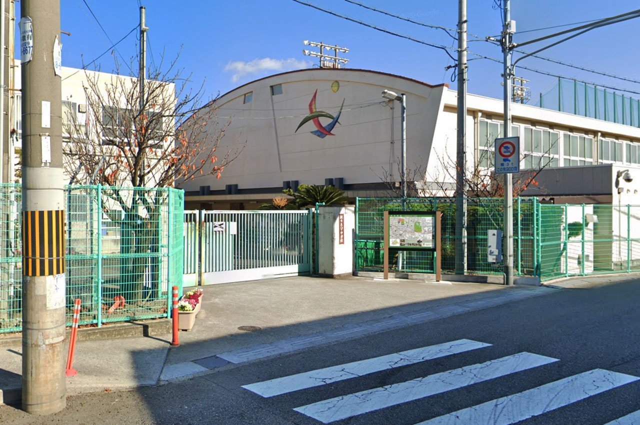 八下中学校
