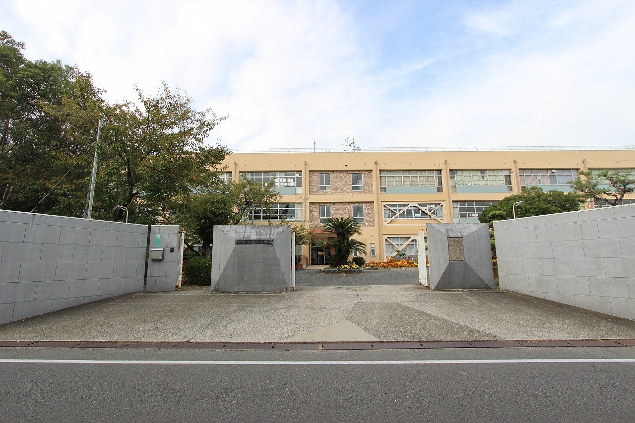 鶴山台北小学校
