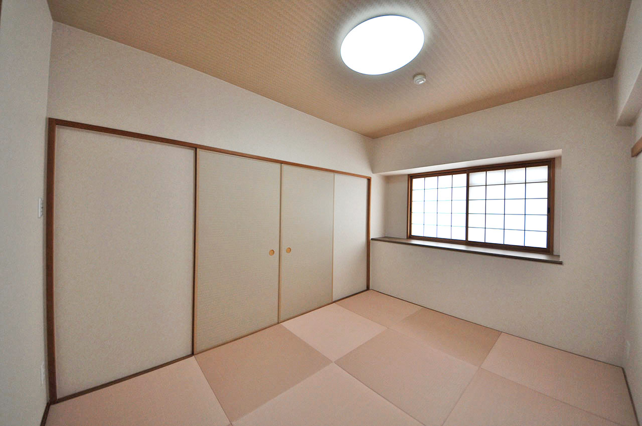 出窓カウンター付きでゆったり広々とした和室は、寝室や客間としてご利用頂けます。