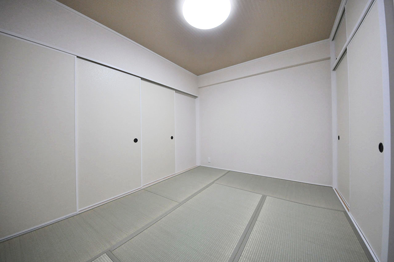 6帖の和室は、クロス張替えや畳表替えなどのリフォームできれいになりました。