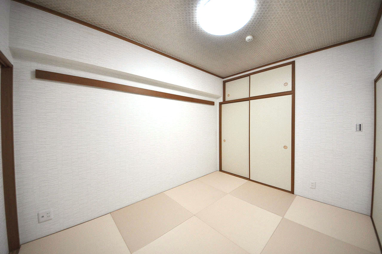 和室はクロス張替えや半帖畳を新調するなどきれいにリフォーム済みです。