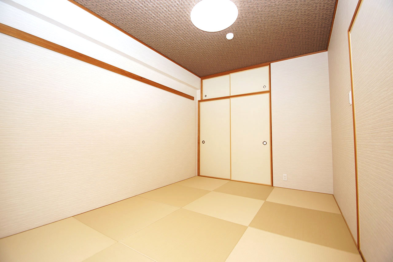 和室6帖は、半帖畳を新調するなどフルリフォーム済み。寝室や客間としてご利用頂けます。