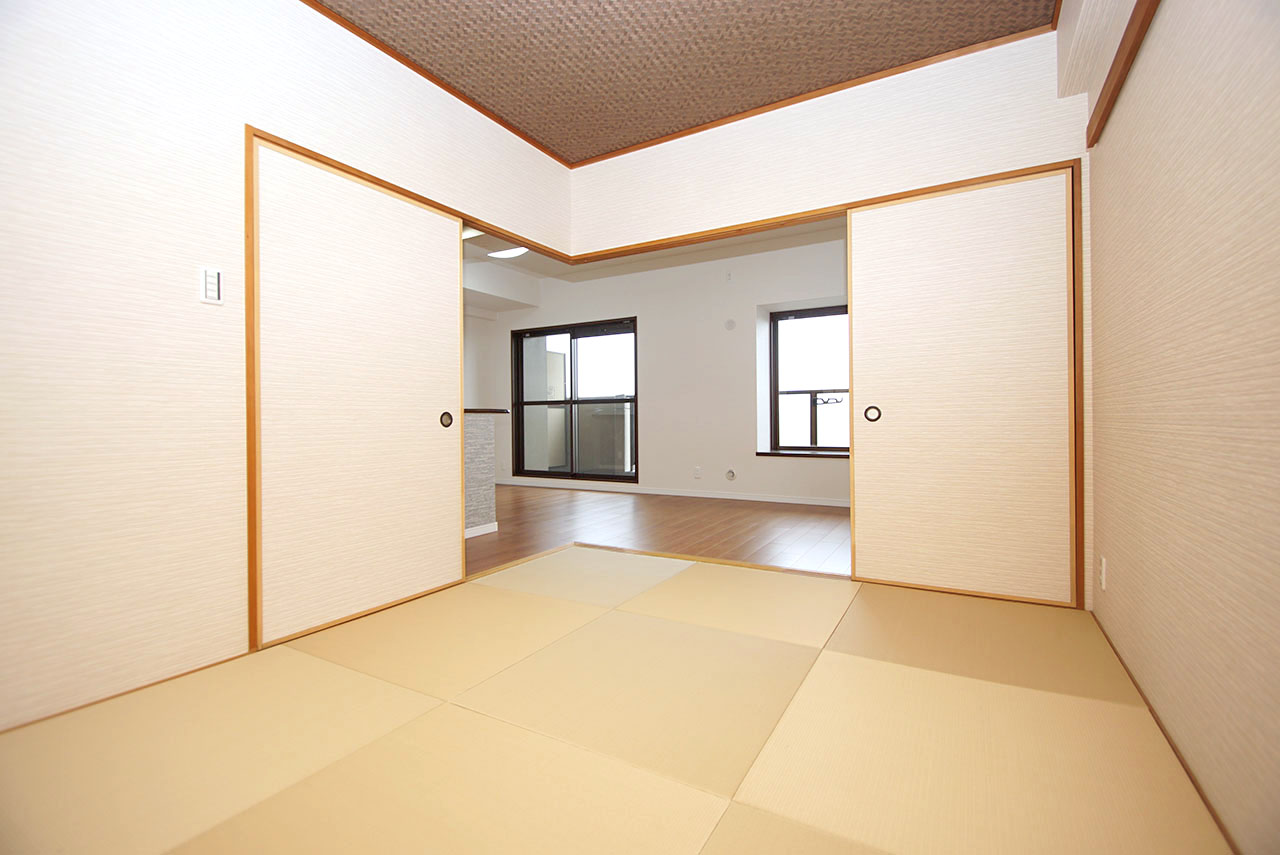和室は襖を開放して、リビングの一部として広々とご利用頂く事も可能です。