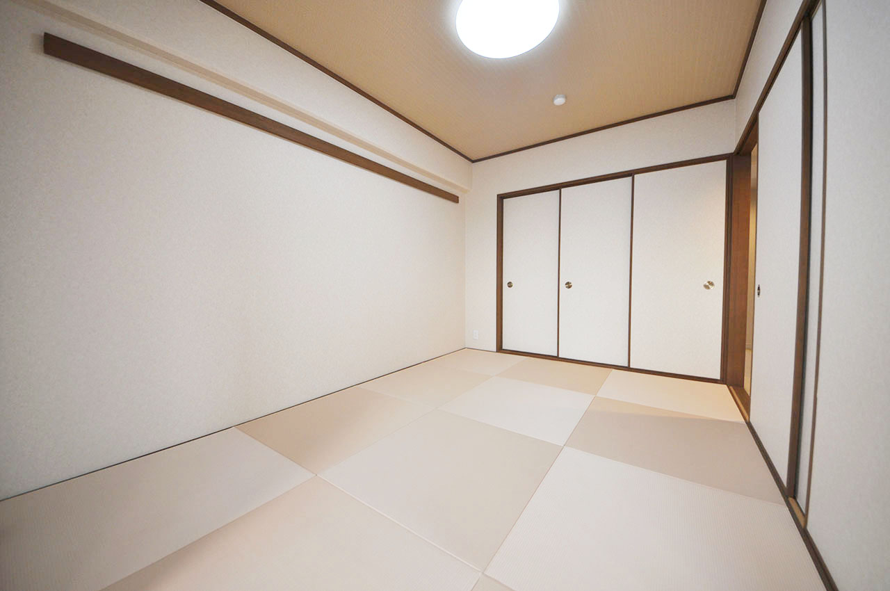 リビングと続間になった和室は、半帖畳を新調するなどフルリフォームできれいになりました。