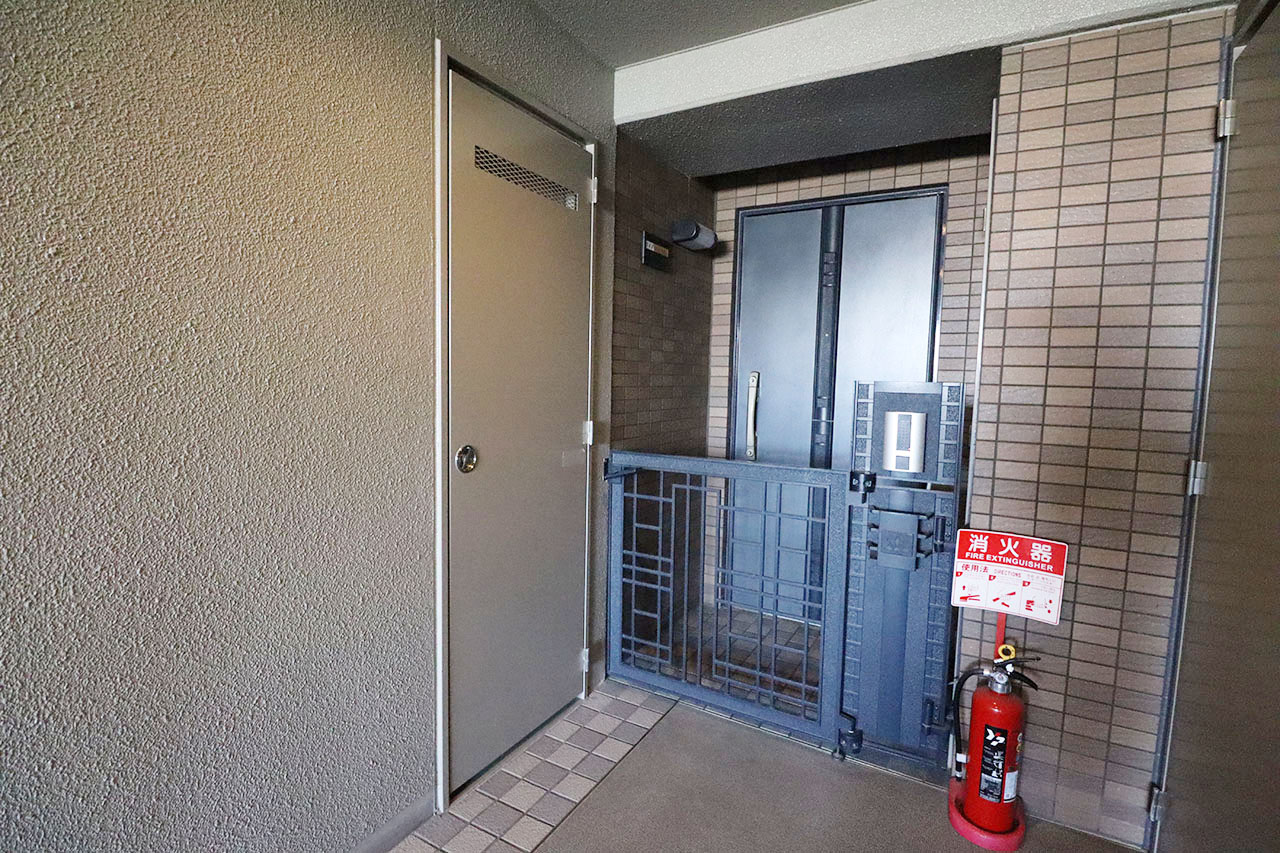 戸建感覚を味わえて、プライバシーも保ちやすい玄関ポーチ付き。