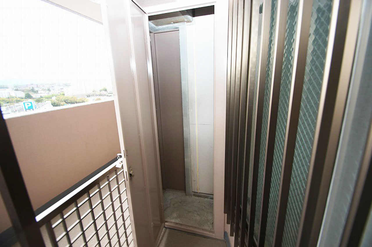 プライベートテラス内のトランクルーム。普段あまり使わない物などの収納にも便利です。