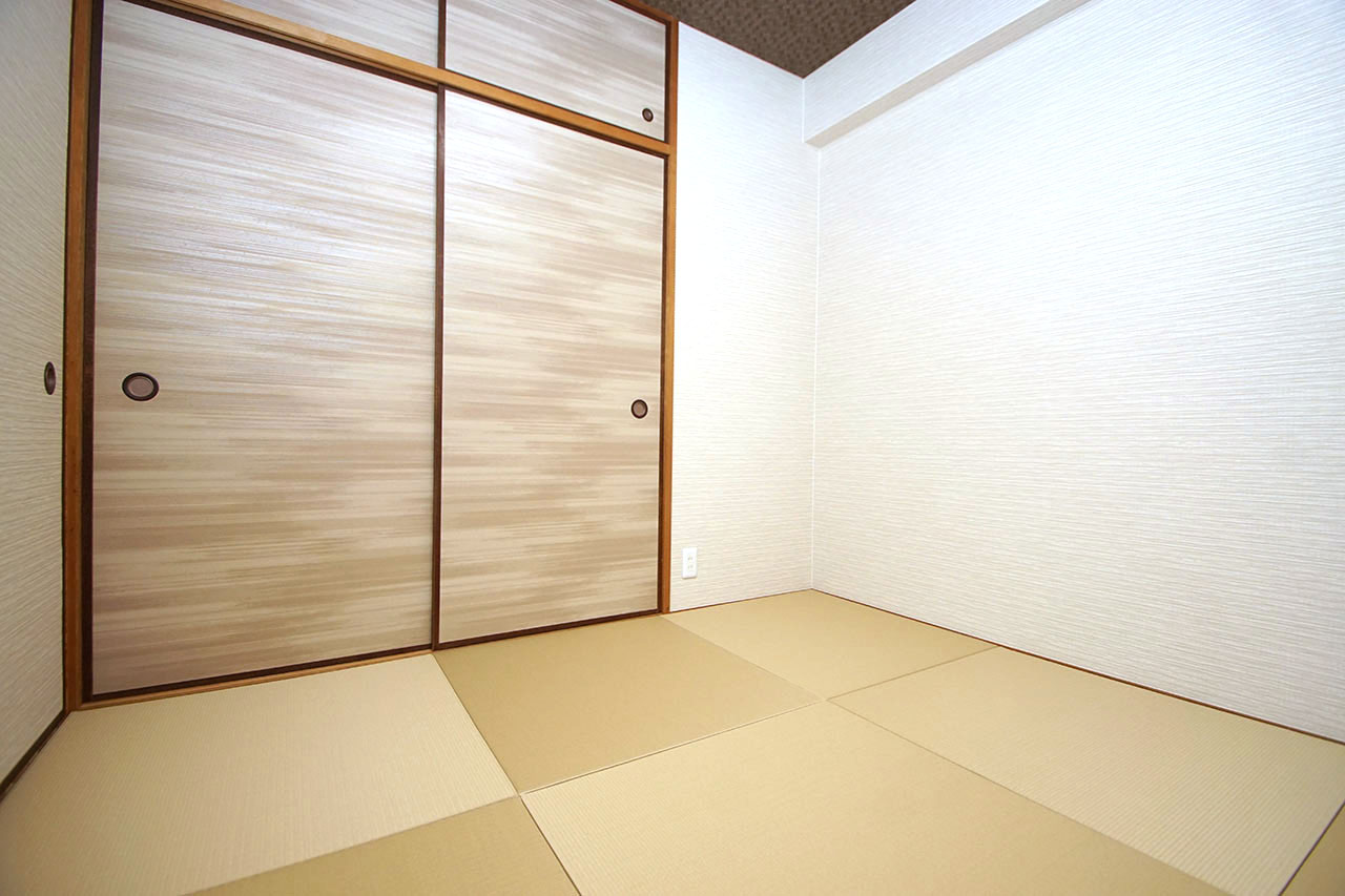 和室は半帖畳や凛の襖など、おしゃれでモダンに仕上げました。