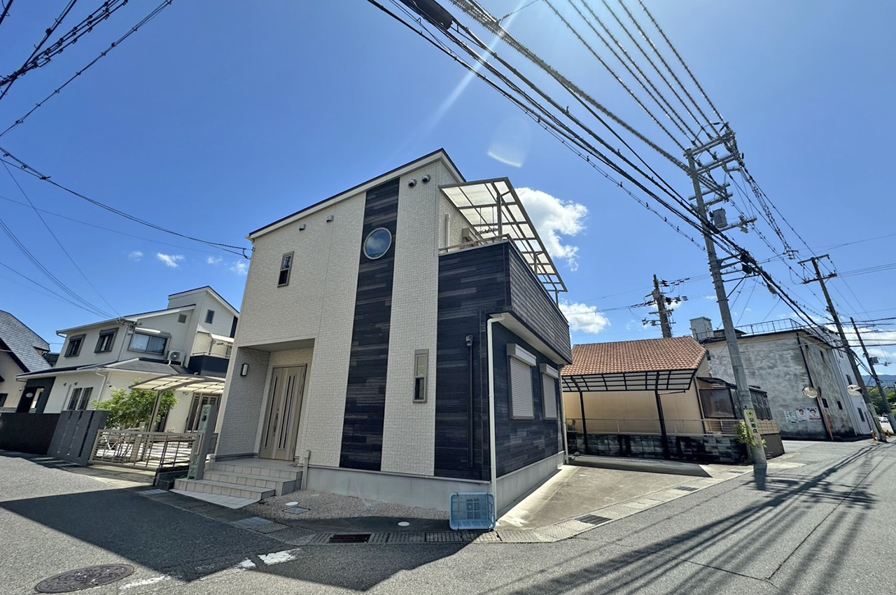 前面道路含む外観