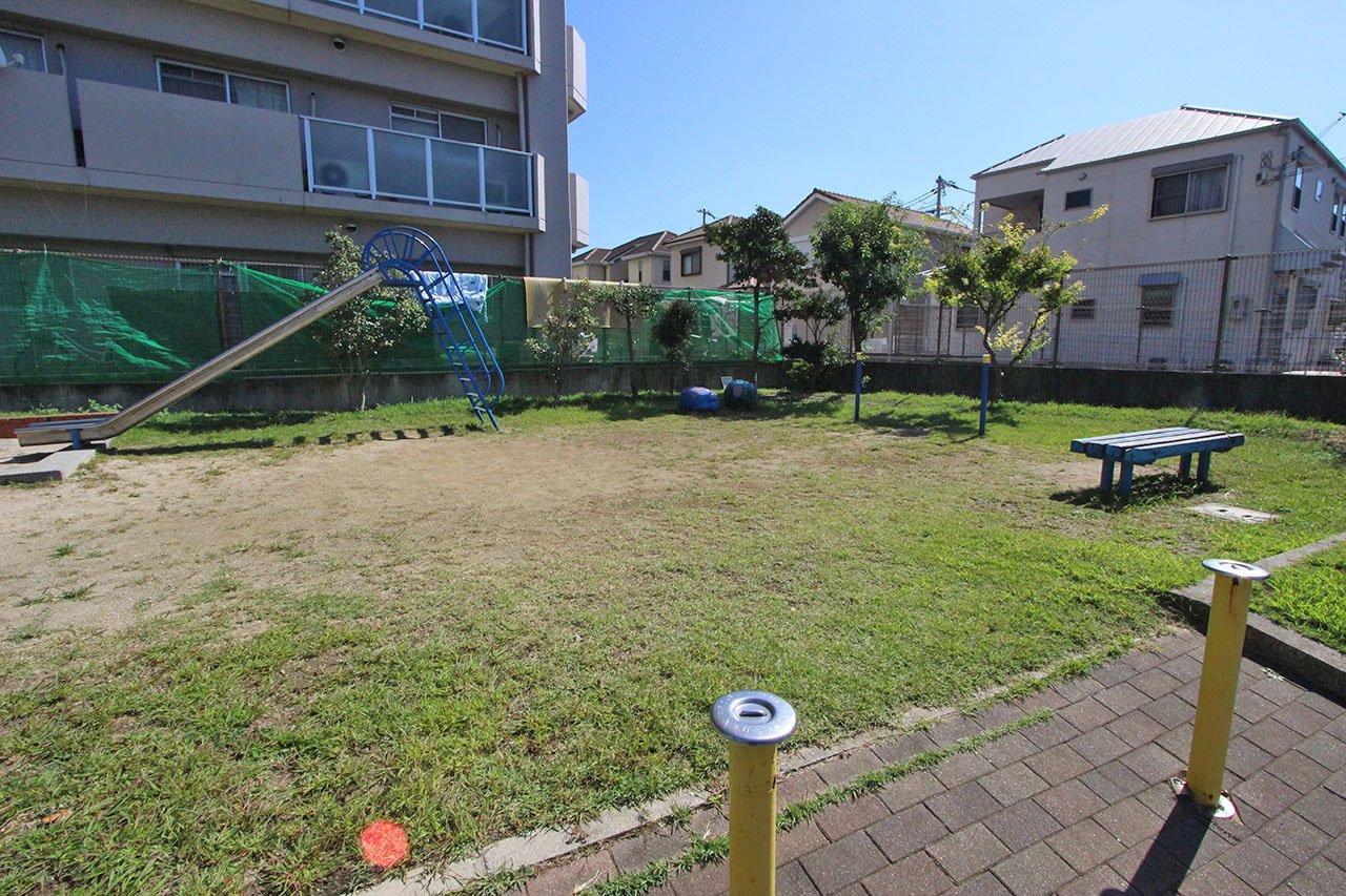 マンション隣接公園