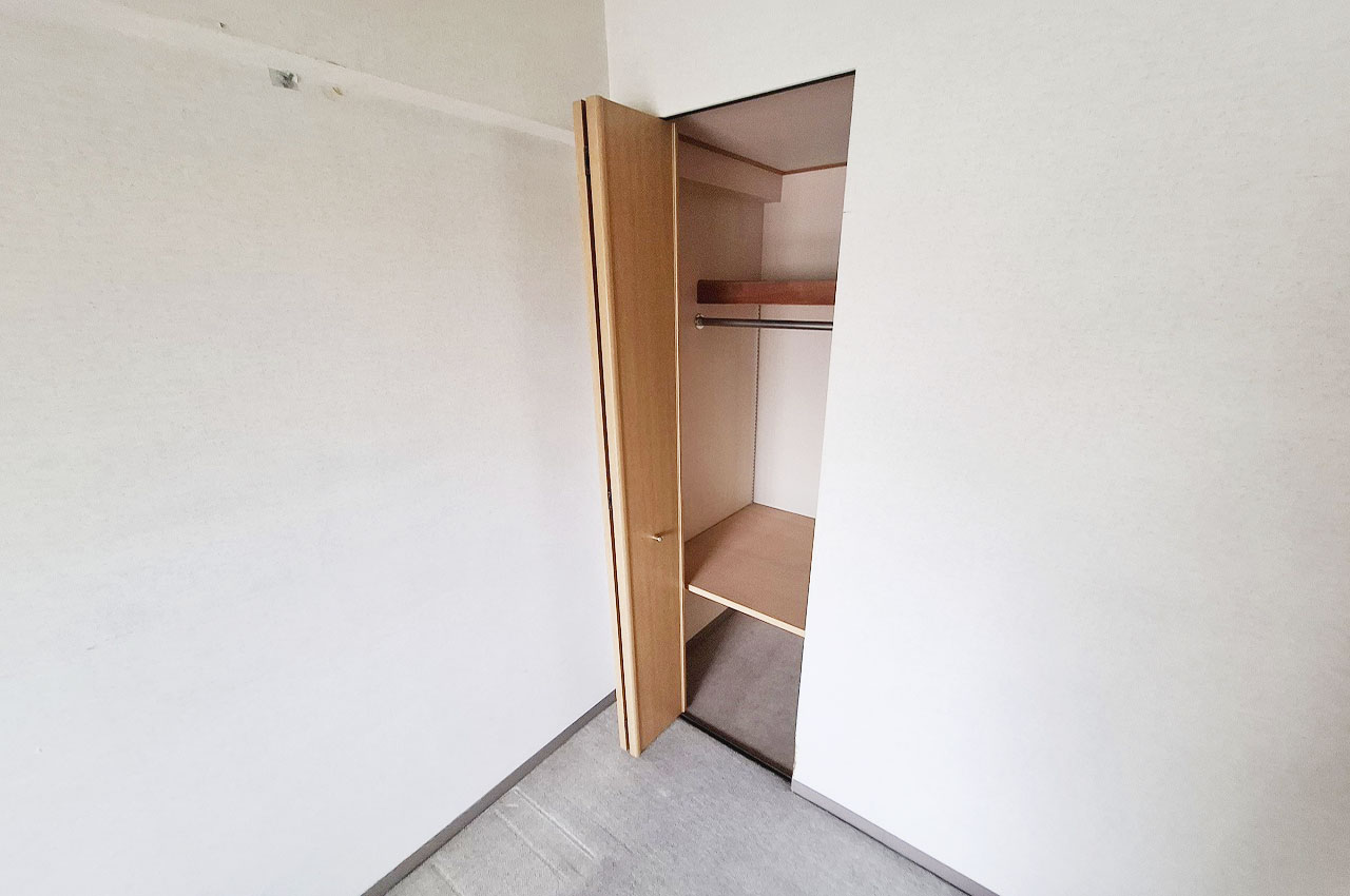 洋室②:クローゼットを完備しており、普段よく使う小物や衣服などの収納にぴったり。