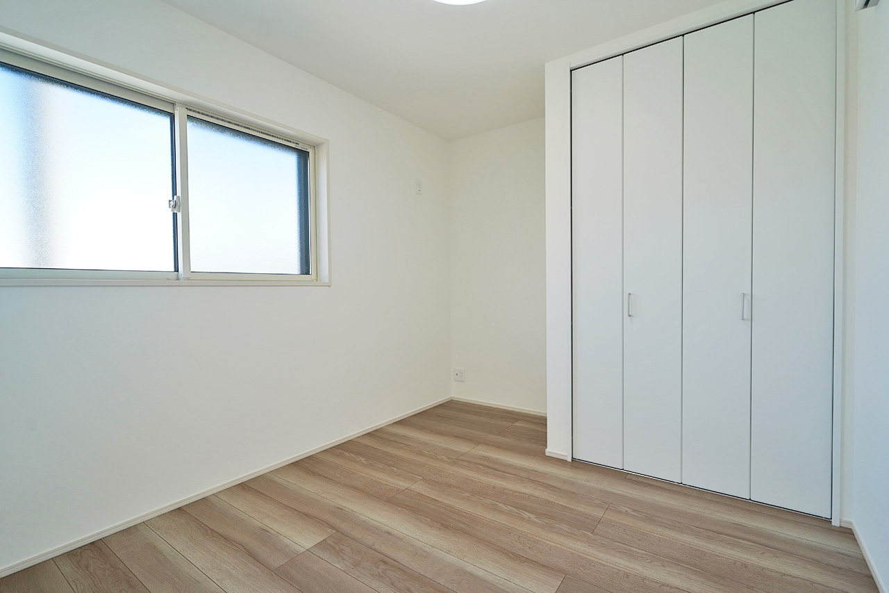 4.64帖の洋室(3)。書斎や趣味部屋としてもおすすめです。